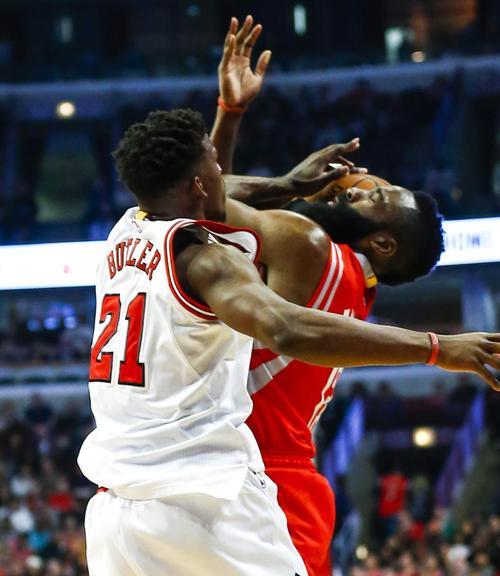 NBA个人防守排行榜（揭秘NBA历史上最出色的防守球员，谁能称霸榜首？）