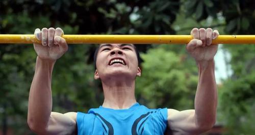 助跑摸高技巧足球（掌握这些技巧，成为足球场上的高手！）