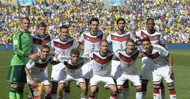 回顾2010德国世界杯（激动人心的比赛，令人难忘的进球瞬间）
