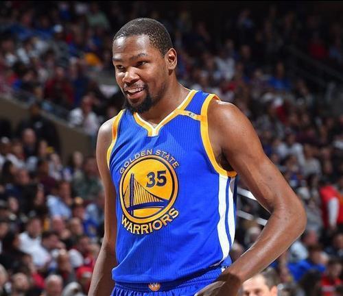 NBA十大球星排行榜（探索历史上最伟大的篮球球员，寻找真正的篮球之王）