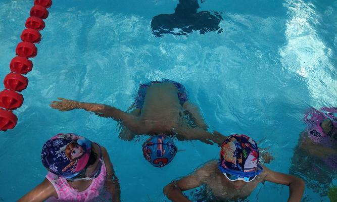 掌握新手游泳憋气技巧的必备指南（从零开始学会游泳憋气，轻松享受畅游的乐趣）