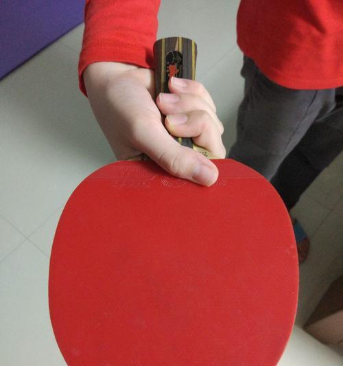 乒乓球练习颠球的技巧与方法（提高乒乓球颠球技术的关键要点）