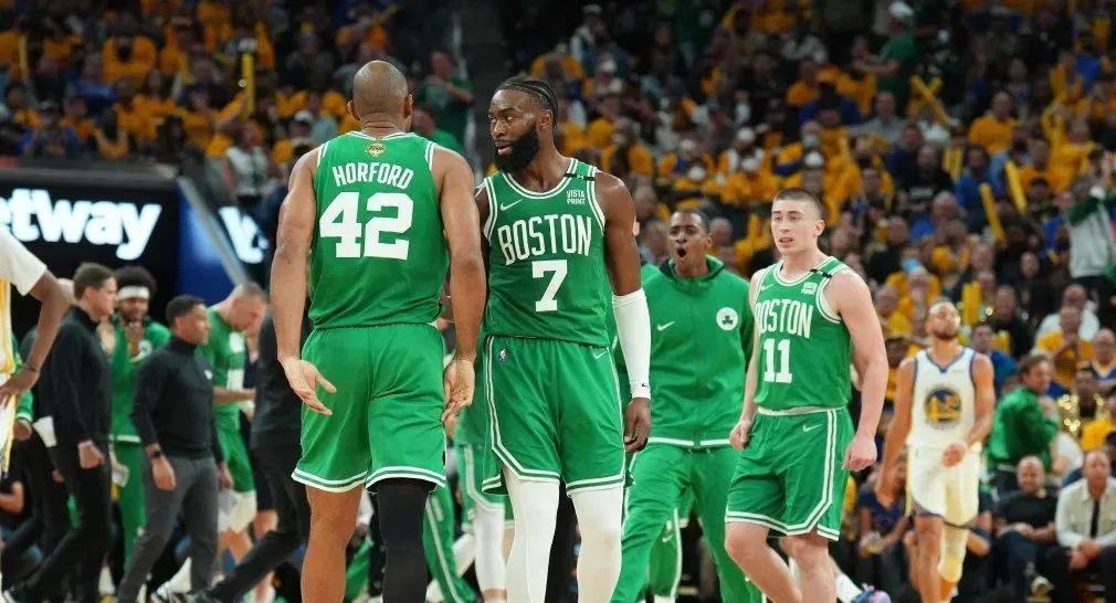 NBA历年总决赛MVP排行榜（从乔丹到勒布朗，超级巨星的统治力与荣誉）
