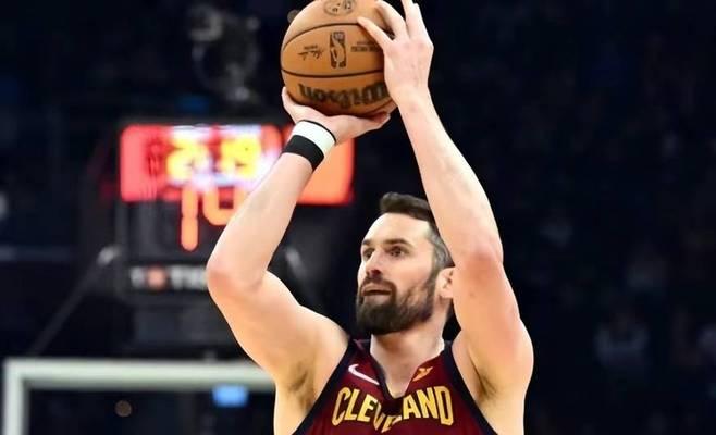 NBA巅峰时期球星实力排行榜——谁是最强？（挑战巅峰，揭开NBA历史中最伟大的球员之谜）
