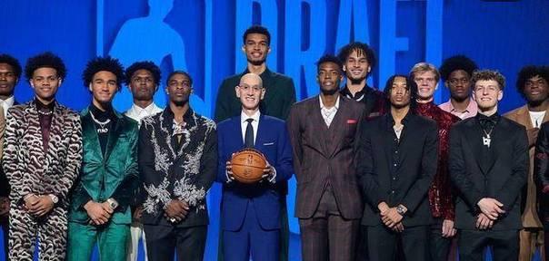2016年NBA新秀排行榜揭晓（探寻年度最佳新秀候选人及他们的表现）