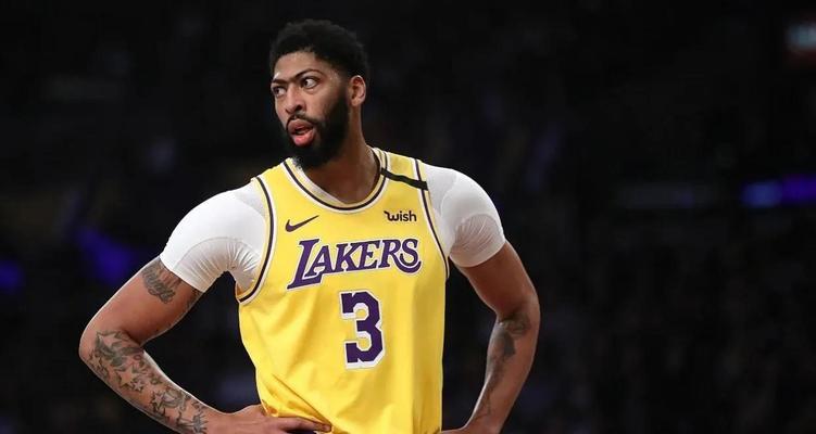 2021年NBA球员美媒排行榜发布（揭示NBA球员排行榜中的大赢家和令人意外之处）