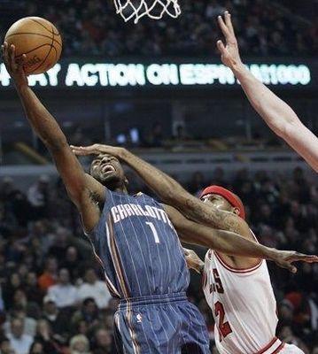 NBA史上高空盖帽排行榜（惊险刺激，瞬间飞扬，见证巨星飞翔的辉煌）
