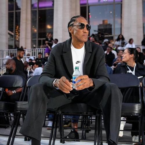 NBA现役前十排行榜（探索Nike品牌在NBA顶级球员中的统治地位）