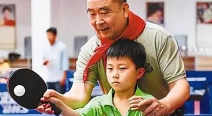 爷爷的乒乓球传奇（岁月流转中，爷爷与乒乓球的故事）