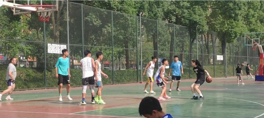 如何以小孩子打篮球突破防守（小孩子打篮球突破防守的关键技巧）