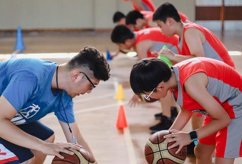 少儿篮球（培养孩子的个人防守技能，提升篮球水平）