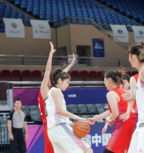 女孩子打篮球防守差的原因（深入探究女孩子在篮球防守方面存在的问题及其根源）