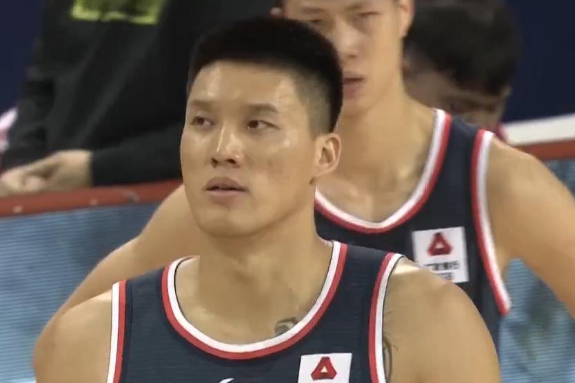 篮球防守犯规条例的重要性（控制犯规，提高比赛质量）