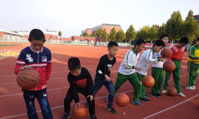 教小孩子防守篮球的有效方法（培养防守意识，提升篮球技巧）