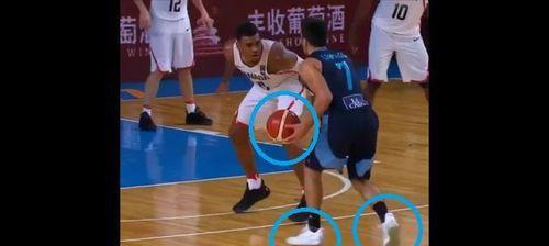 篮球中的正规防守动作（有效策略让你成为出色的防守球员）