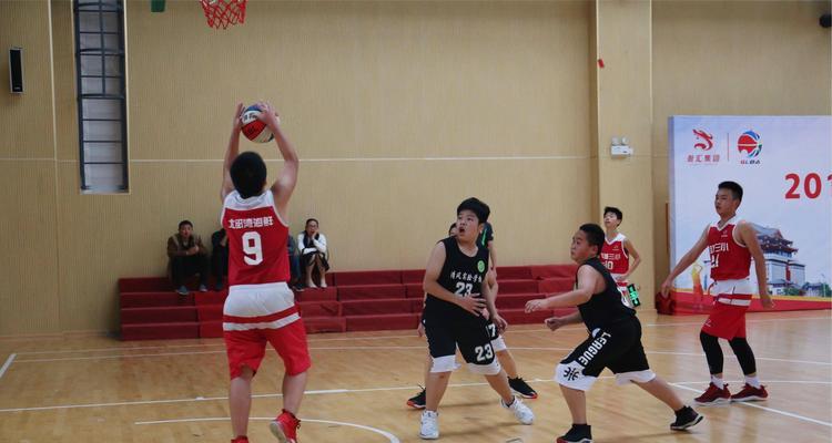 小学生篮球防守脚步训练的重要性（提高小学生篮球防守能力的关键技巧）