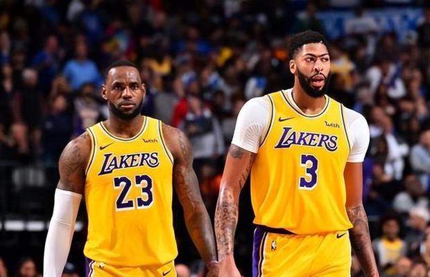 NBA史上最强防守阵容（一览全球最佳防守球员组合，向篮球传奇致敬）