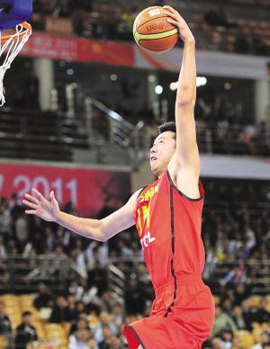 中国篮球防守者（揭秘中国篮球界的守门神，他们的技术、决心和奉献精神）
