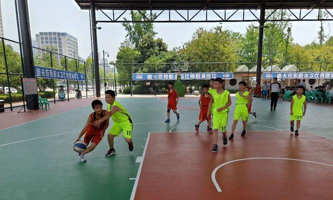 小学生篮球团队防守训练的重要性（打造坚固的篮球防线，培养团队合作意识）