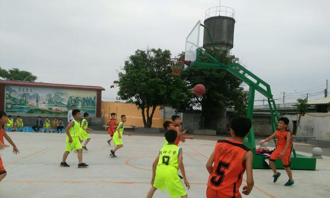 小学U8篮球防守训练方法大全（提高小学U8篮球防守技巧，打造坚实防线）