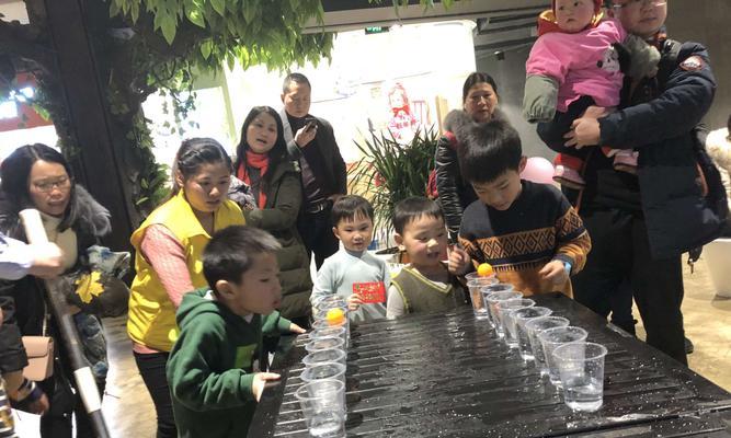 投乒乓球摆摊杯子技巧教学（轻松掌握的实用技巧，让你成为乒乓球摆摊杯子高手）