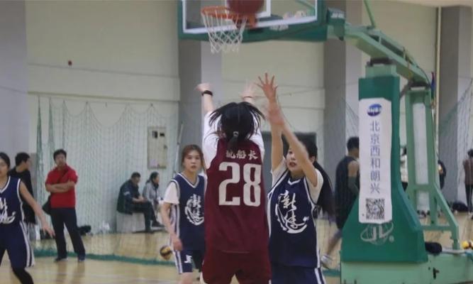 打造强大篮球防守人才队伍的关键要素（提升篮球防守实力，关注队伍配置与训练）