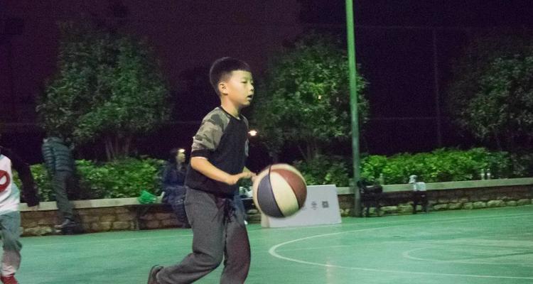 少儿篮球技巧（掌握这一动作，让你成为无解的得分机器！）