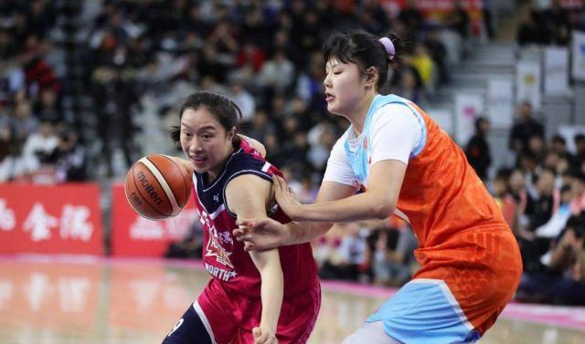 女生打篮球防守的规则（提升女生篮球防守实力的关键技巧）