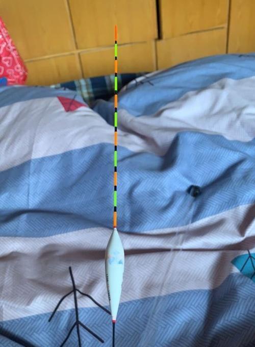 路亚钓鱼绑浮漂的优点和使用技巧（掌握正确的绑浮漂方法，让路亚钓鱼更加高效）