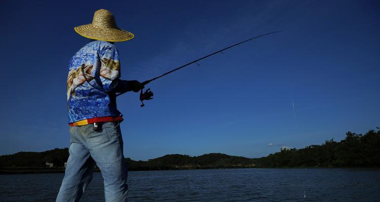 探秘适合海钓鱼的路亚方式（挑战海洋世界，体验路亚钓鱼的乐趣）