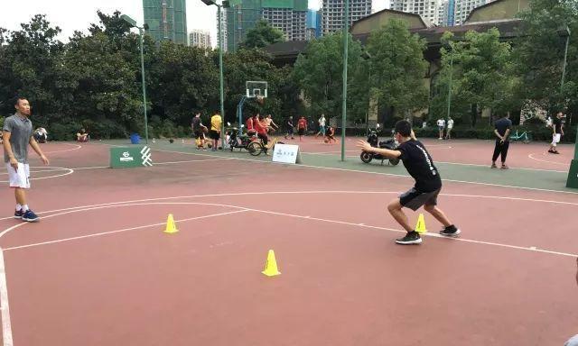 掌握滑步篮球防守姿势，提升防守能力（从基本到高级，全面解析滑步篮球防守姿势技巧）